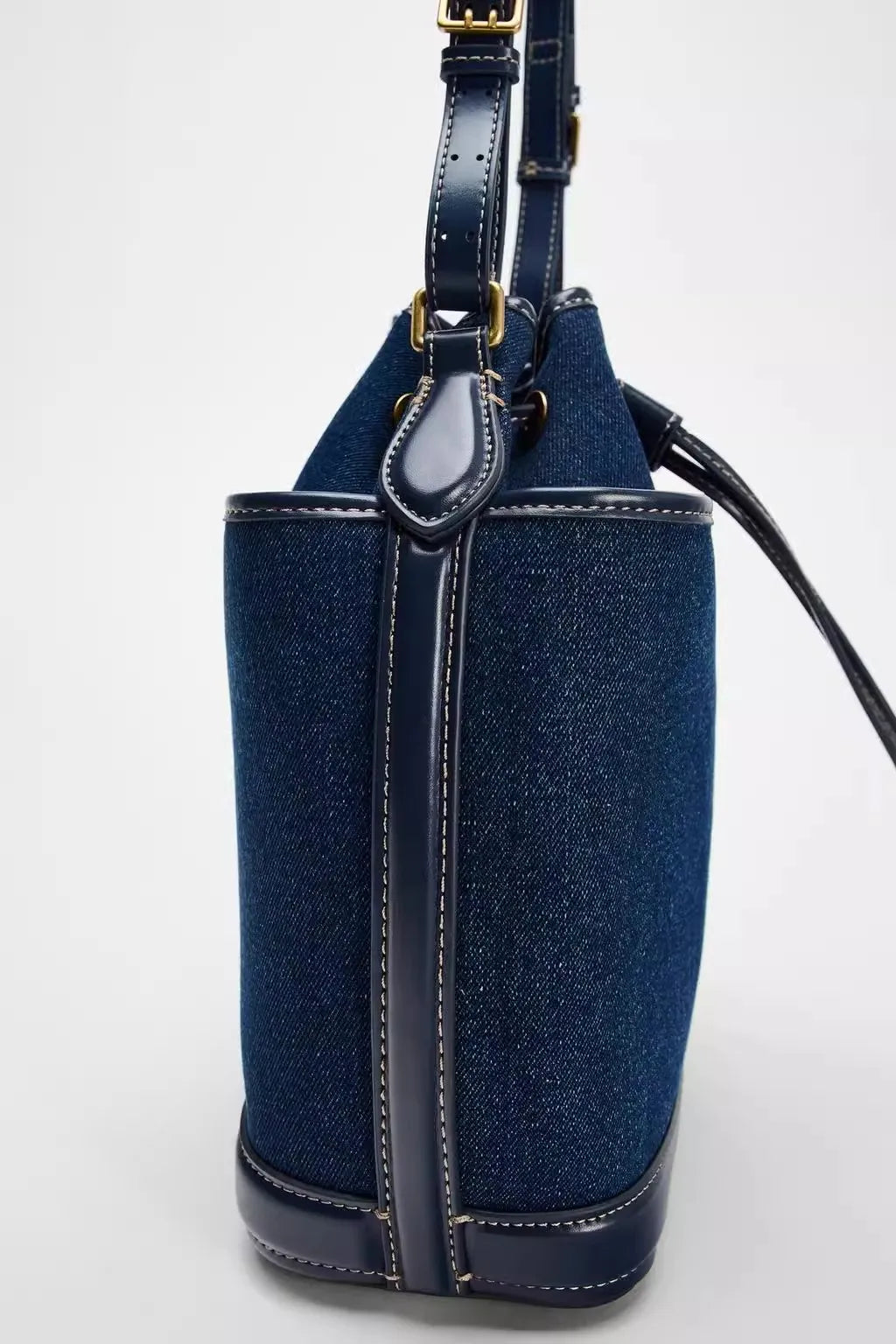 Sac seau tendance effet denim avec cordon de serrage