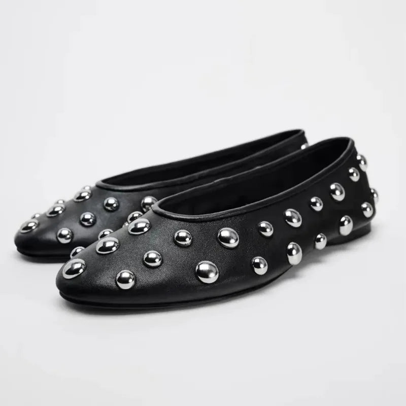 Ballerines plates avec détails boules argentées