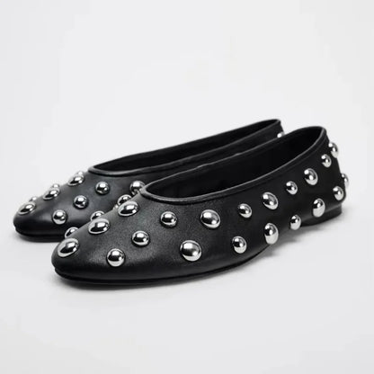 Ballerines plates avec détails boules argentées